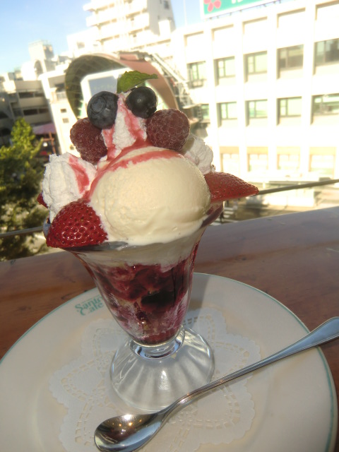 ベリーベリーパフェ サンタサンタカフェダイニング 松山 グルメめぐり